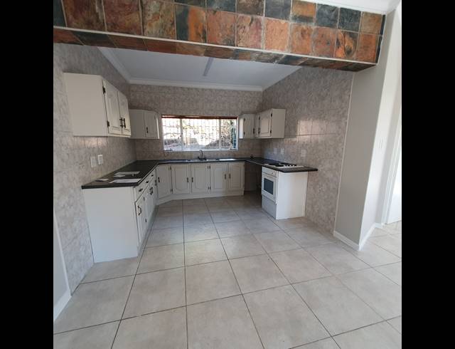 2 BEDROOM FREEHOLD FOR SALE IN OAKDENE